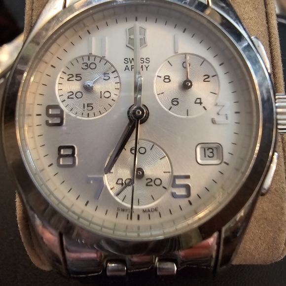 Womans stainless steel Swiss Army watch - Picture 2 of 6